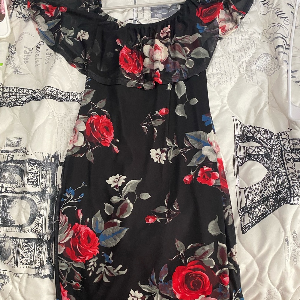 Black/Red floral shaped dress size M.